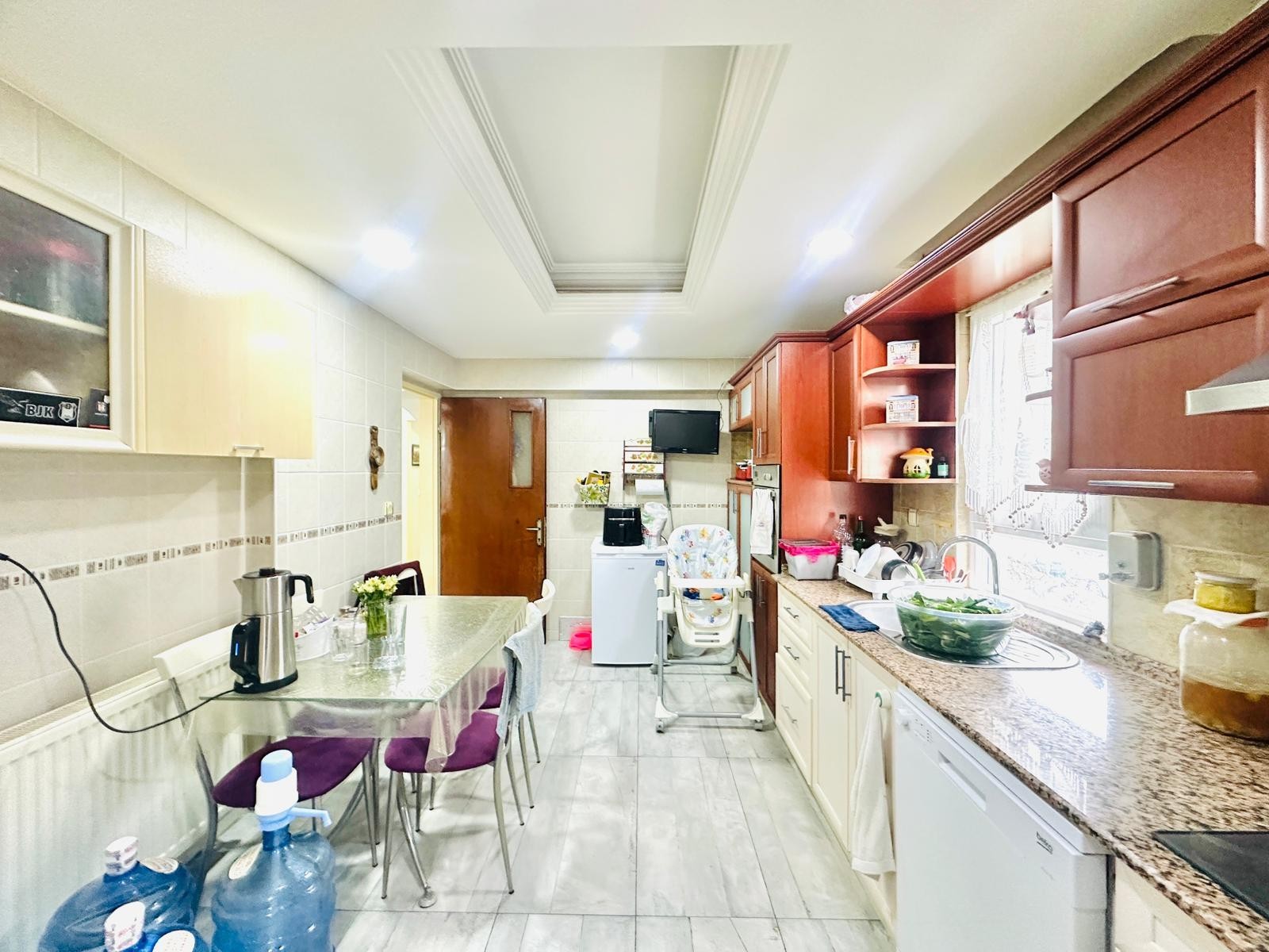 In the Heart of Kuşadası! Air-Conditioned, Natural Gas 3+1 Apartment in Türkmen Neighborhood