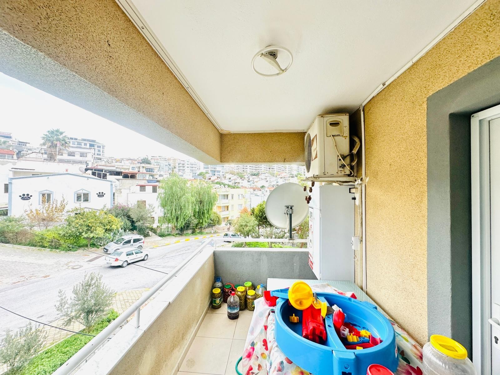 In the Heart of Kuşadası! Air-Conditioned, Natural Gas 3+1 Apartment in Türkmen Neighborhood