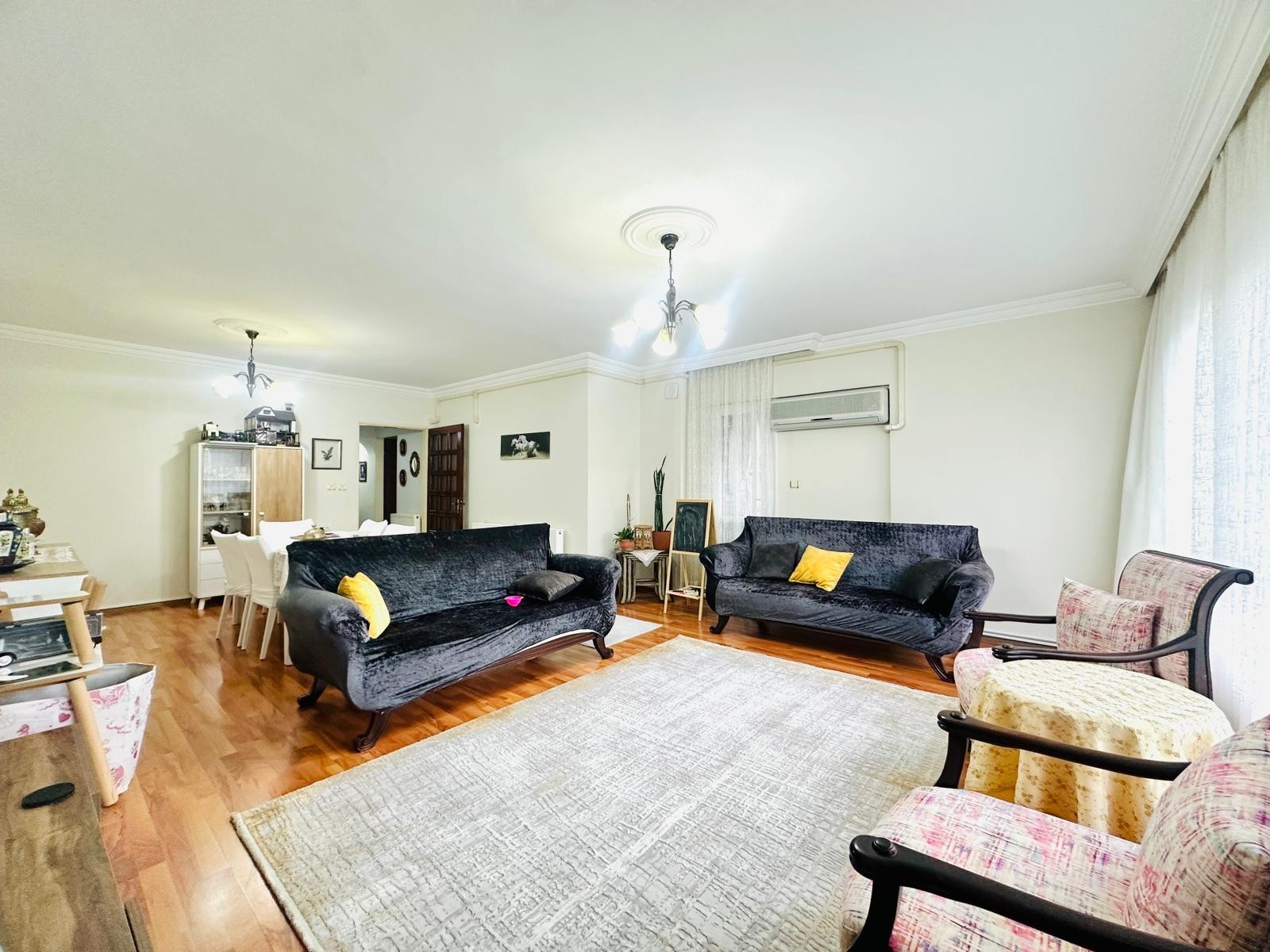 In the Heart of Kuşadası! Air-Conditioned, Natural Gas 3+1 Apartment in Türkmen Neighborhood