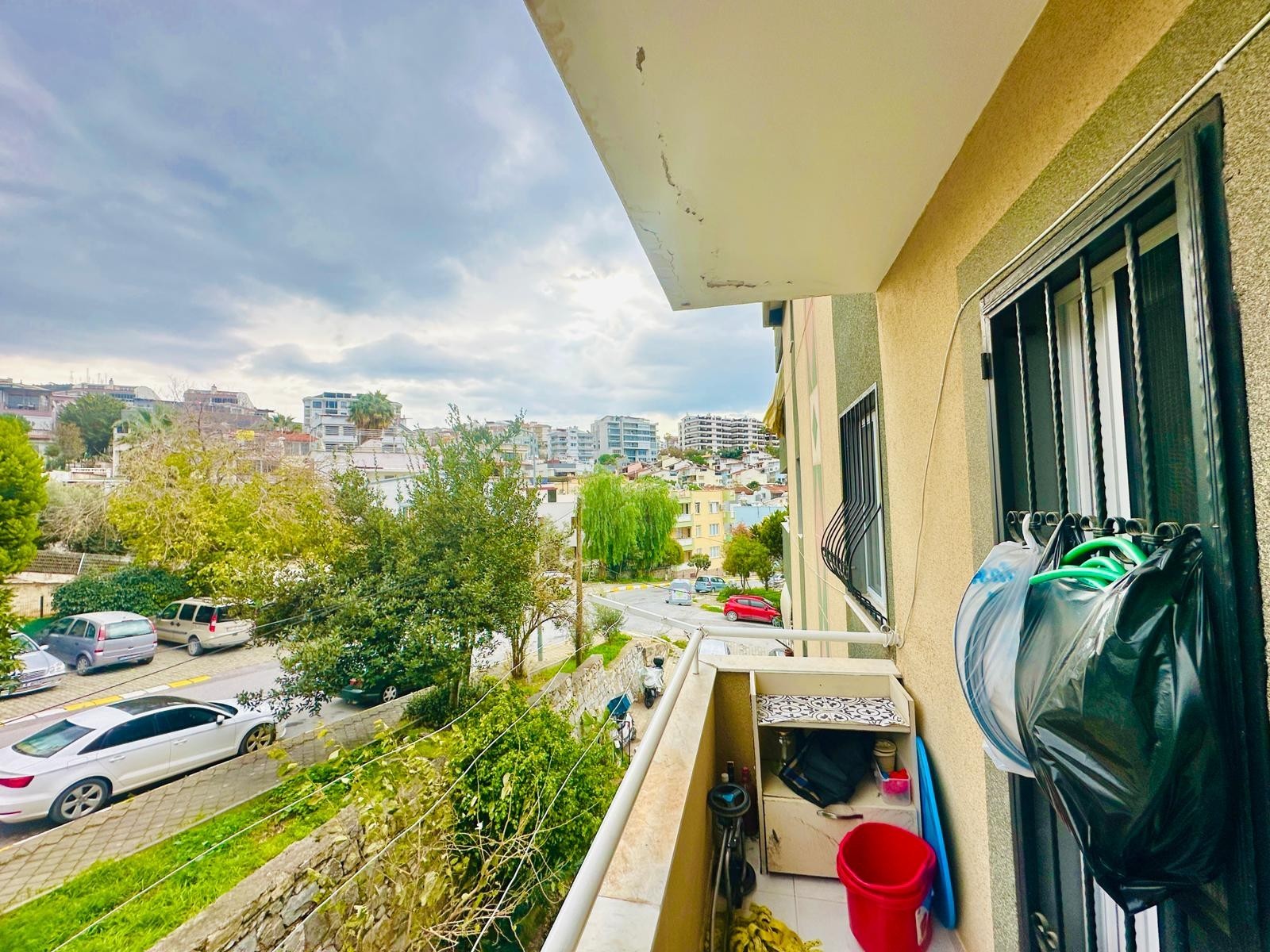 In the Heart of Kuşadası! Air-Conditioned, Natural Gas 3+1 Apartment in Türkmen Neighborhood