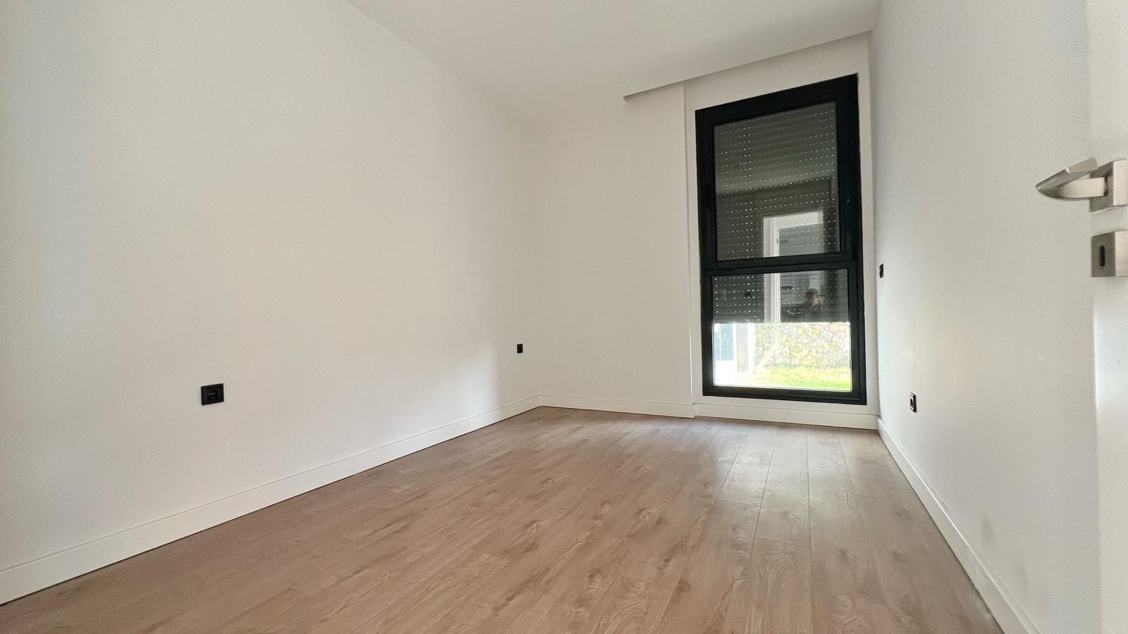 Spacious Apartment with Panoramic Pool and Sea Views in Kuşadası Değirmendere