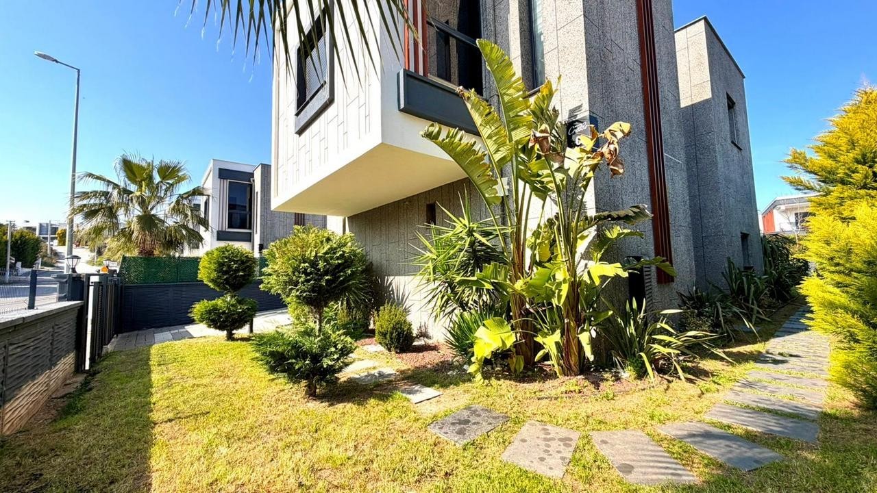 Modern Villa with Private Pool for Sale in Kuşadası Long Beach