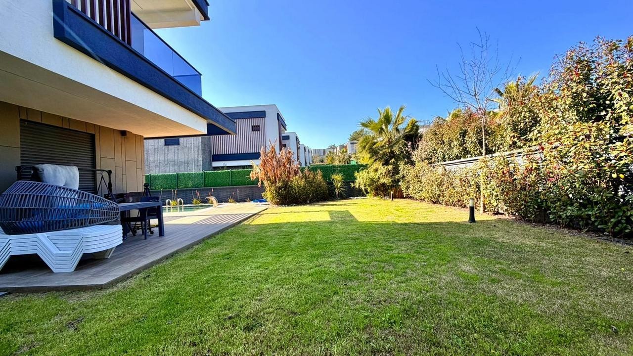 Modern Villa with Private Pool for Sale in Kuşadası Long Beach