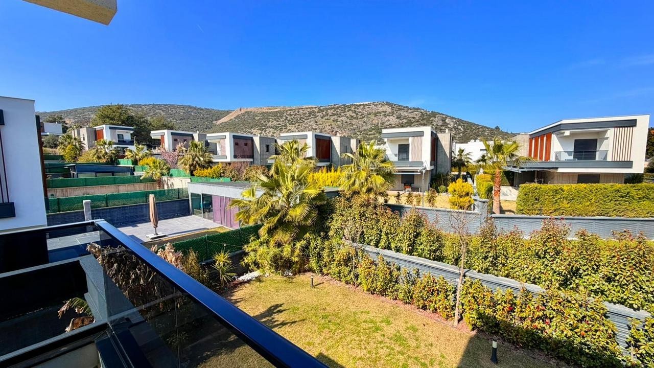 Modern Villa with Private Pool for Sale in Kuşadası Long Beach