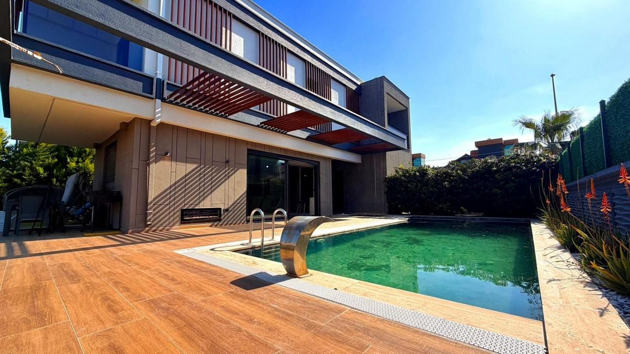 Modern Villa with Private Pool for Sale in Kuşadası Long Beach