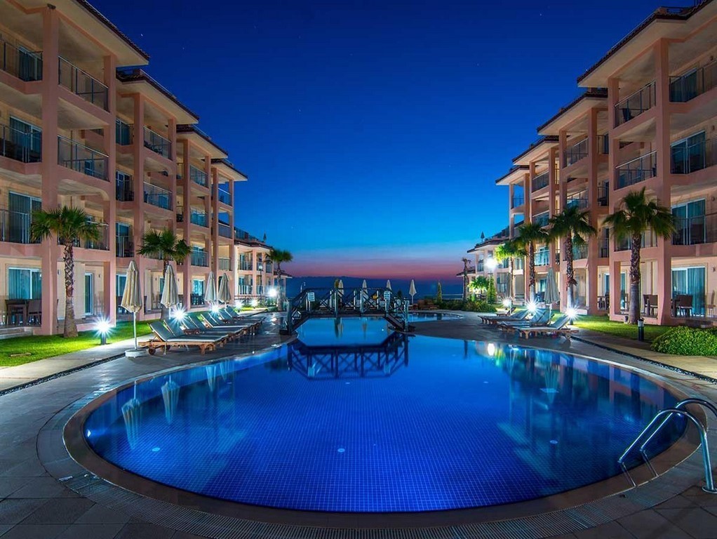 BRAND NEW UNFURNISHED 2 BED RESIDENCE GOLF CLUB}