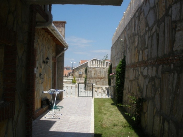 ОТДЕЛЬНАЯ ВИЛЛА ИЗ КАМНЯ В КУШАДАСЫ.