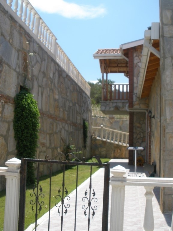 ОТДЕЛЬНАЯ ВИЛЛА ИЗ КАМНЯ В КУШАДАСЫ.