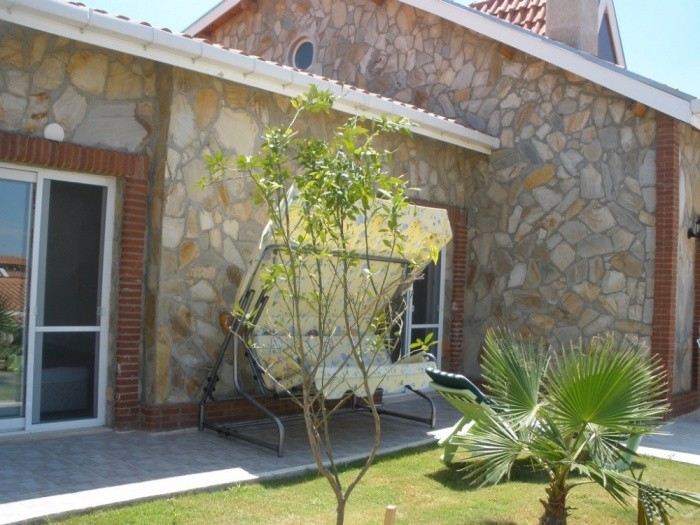 ОТДЕЛЬНАЯ ВИЛЛА ИЗ КАМНЯ В КУШАДАСЫ.