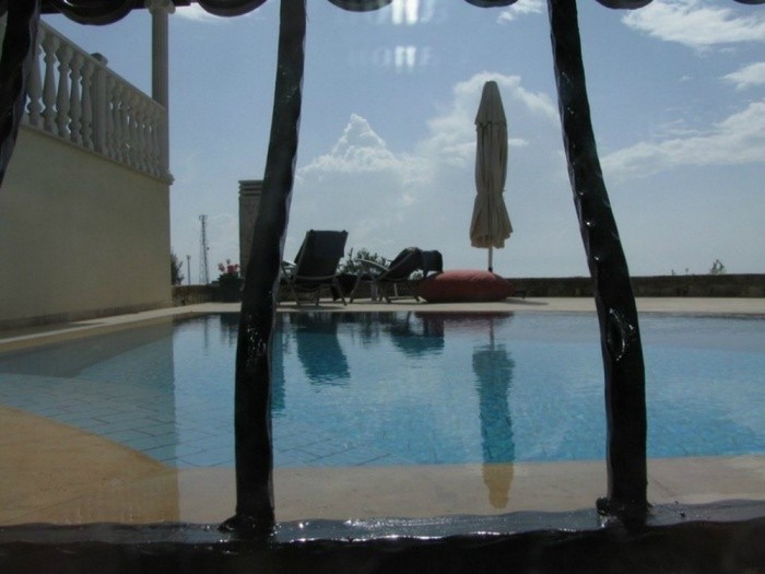 РОСКОШНАЯ ОТДЕЛЬНАЯ ВИЛЛА С ЧАСТНЫМ БАССЕЙНОМ В КУШАДАСЫ.