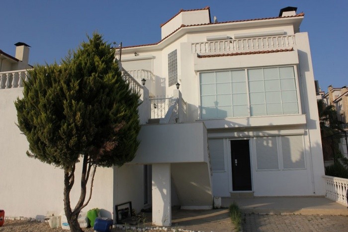 ОТДЕЛЬНАЯ ВИЛЛА С ЧАСТНЫМ БАССЕЙНОМ В КУШАДАСЫ.