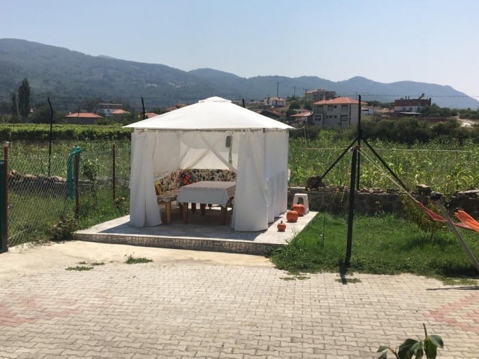 ДОМ С ЧАСТНЫМ САДОВЫМ УЧАСТКОМ ПЛОЩАДЬЮ 2340 М2 В КУШАДАСЫ.