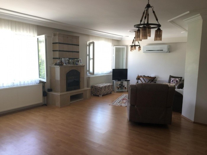 ДОМ С ЧАСТНЫМ САДОВЫМ УЧАСТКОМ ПЛОЩАДЬЮ 2340 М2 В КУШАДАСЫ.