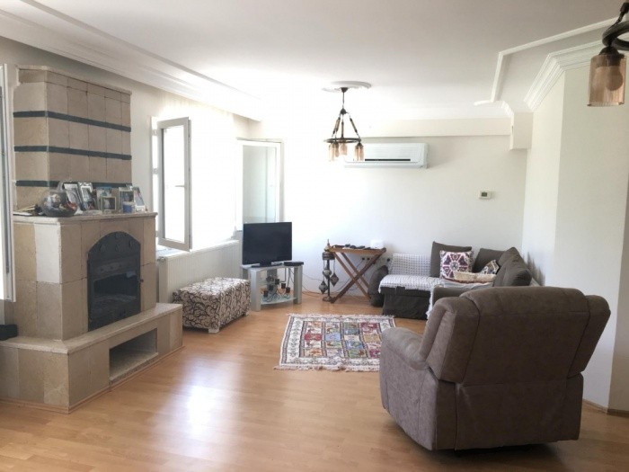 ДОМ С ЧАСТНЫМ САДОВЫМ УЧАСТКОМ ПЛОЩАДЬЮ 2340 М2 В КУШАДАСЫ.