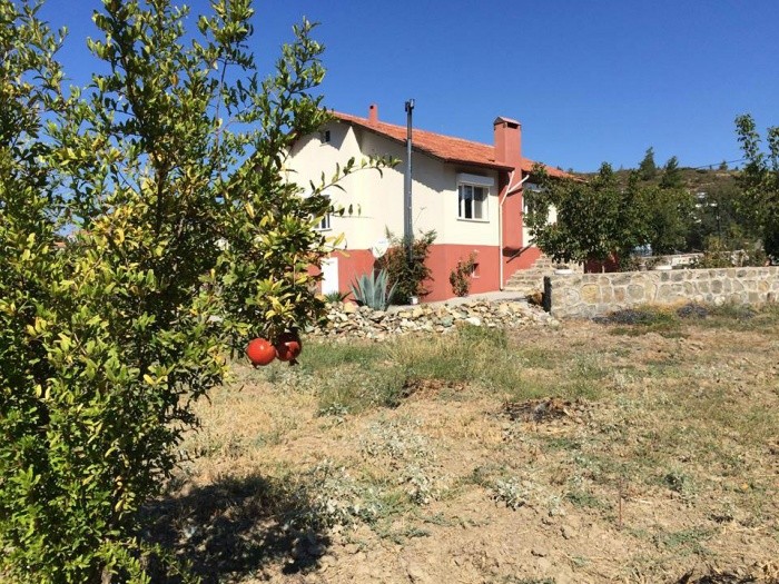 ДОМ С ЧАСТНЫМ САДОВЫМ УЧАСТКОМ ПЛОЩАДЬЮ 2340 М2 В КУШАДАСЫ.