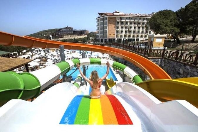 Роскошная полностью меблированная квартира с 1 спальней в Ramada Resort Kusadasi