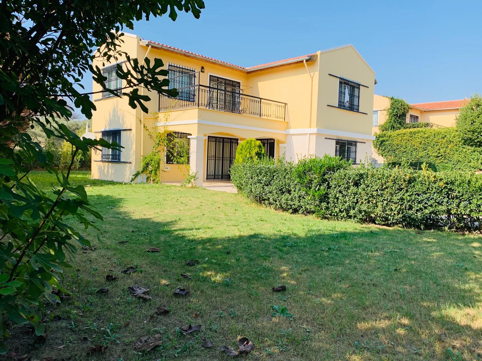 Detached Villa with Pool and 1000sqm Private Garden in Kusadasi