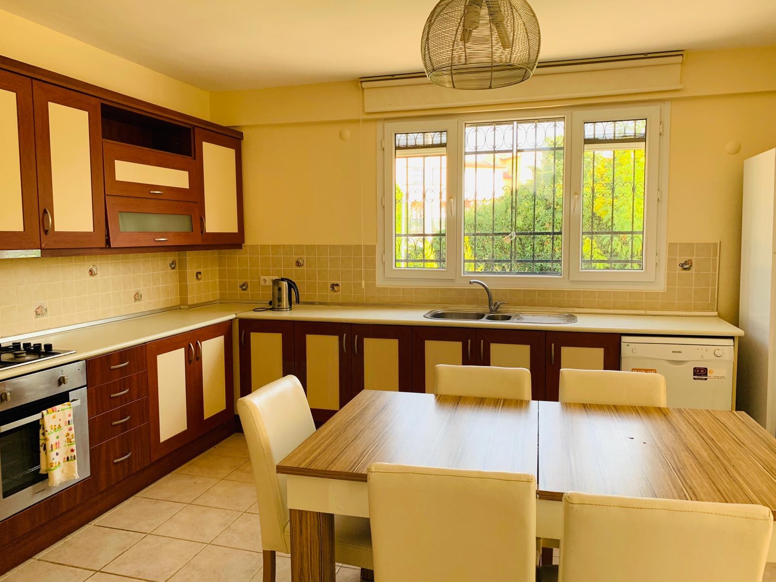 Detached Villa with Pool and 1000sqm Private Garden in Kusadasi