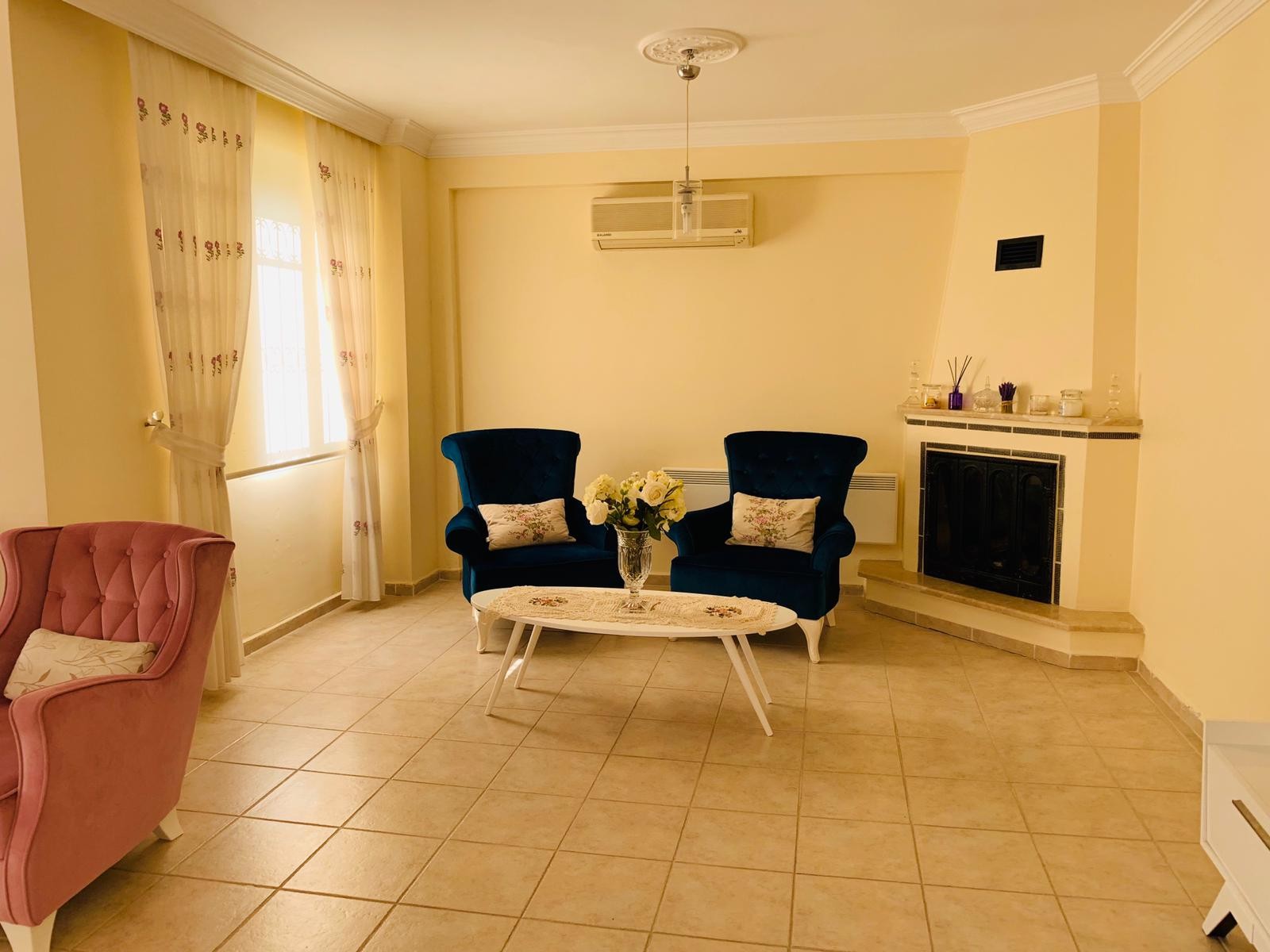 Detached Villa with Pool and 1000sqm Private Garden in Kusadasi