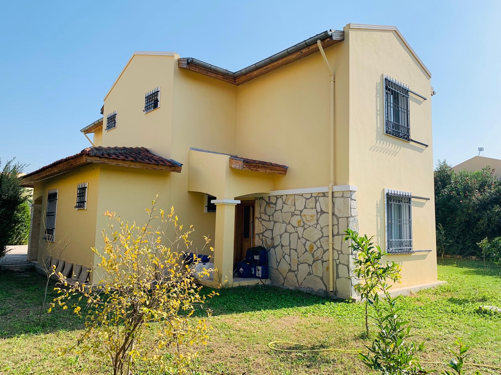 Detached Villa with Pool and 1000sqm Private Garden in Kusadasi