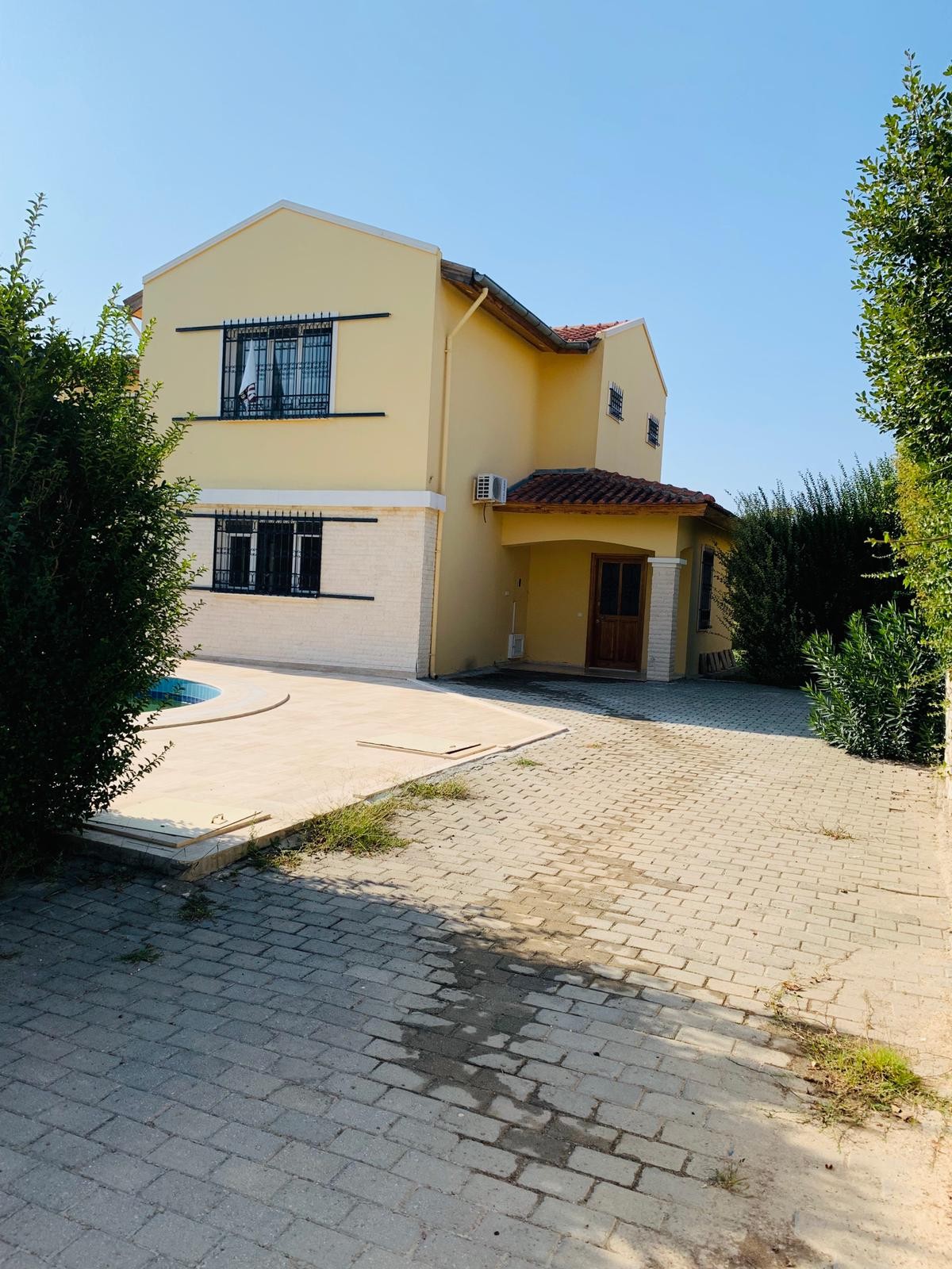 Detached Villa with Pool and 1000sqm Private Garden in Kusadasi