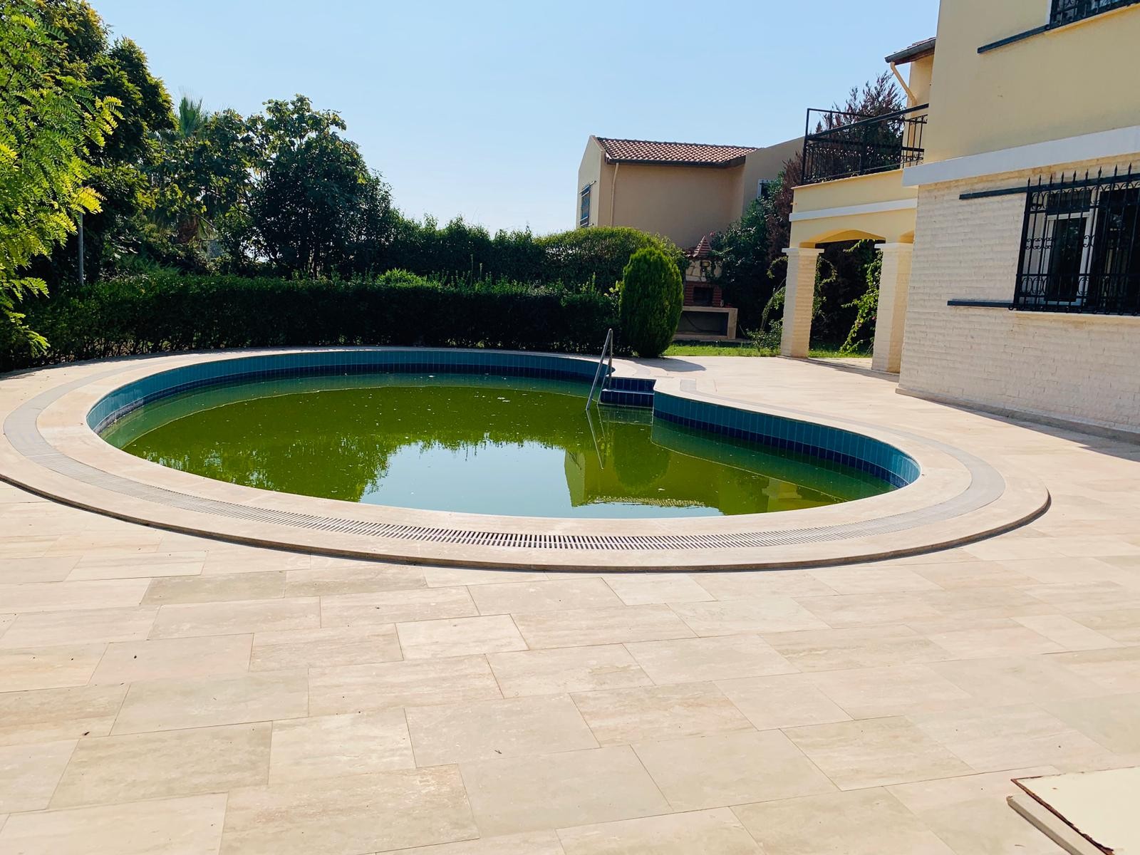 Detached Villa with Pool and 1000sqm Private Garden in Kusadasi