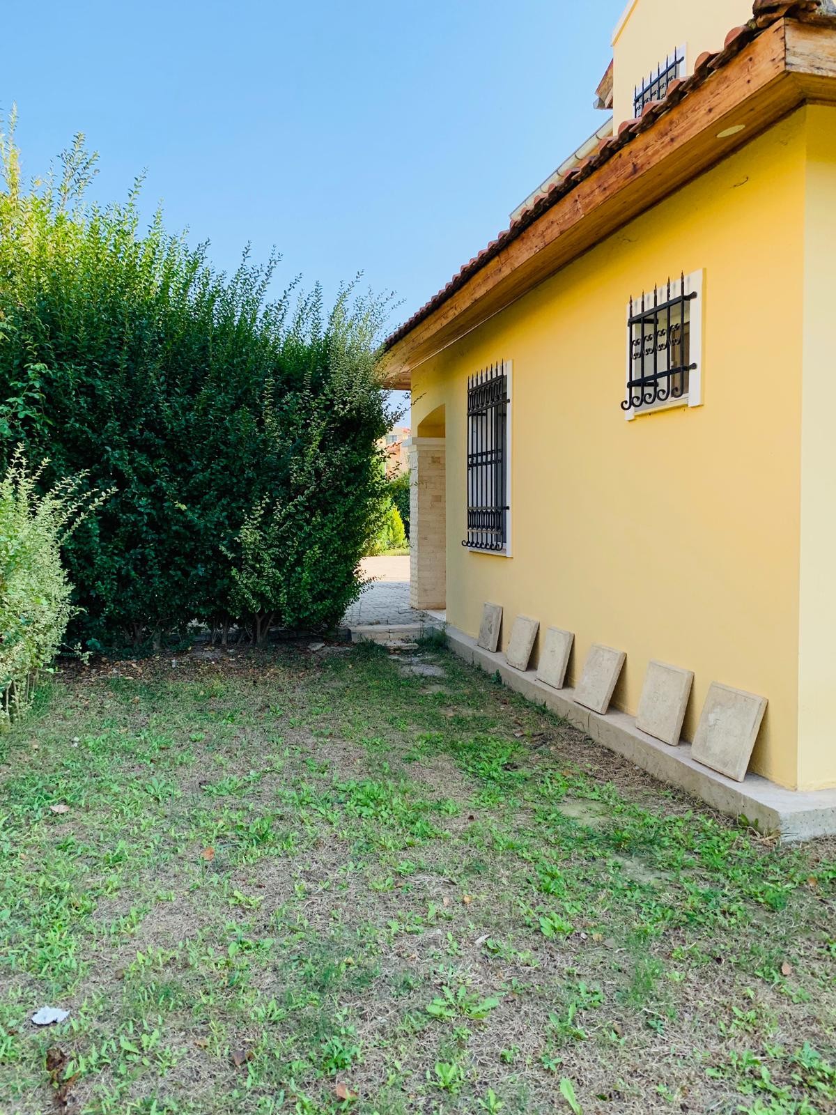 Detached Villa with Pool and 1000sqm Private Garden in Kusadasi