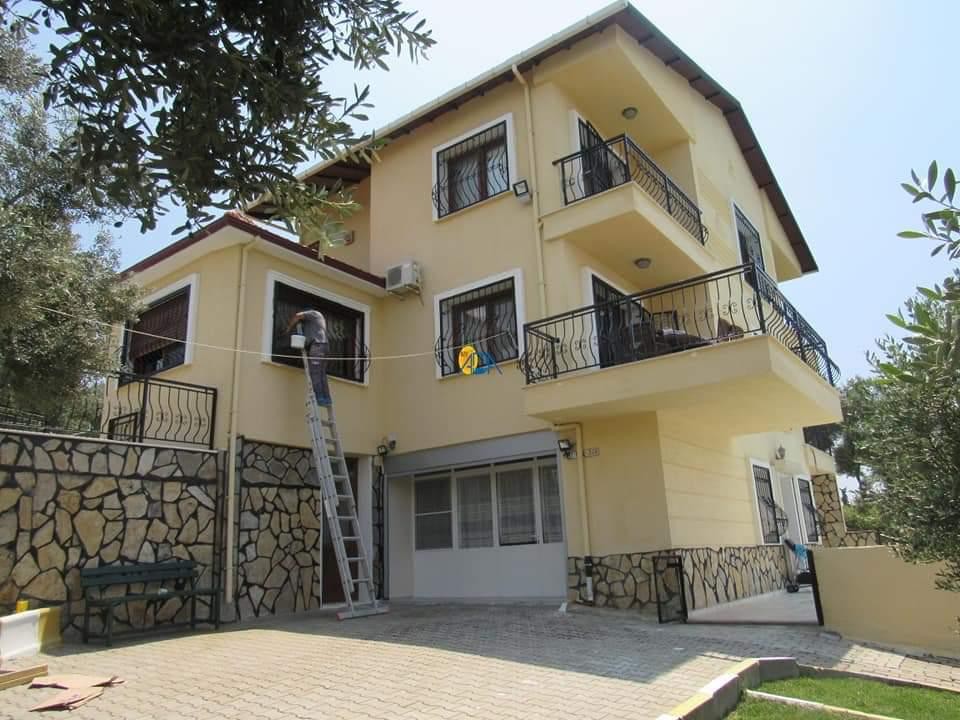 ОТДЕЛЬНАЯ ВИЛЛА С ЧАСТНЫМ БАССЕЙНОМ И ЧАСТНЫМ УЧАСТКОМ ПЛОЩАДЬЮ 9000М2 В КУШАДАСЫ.