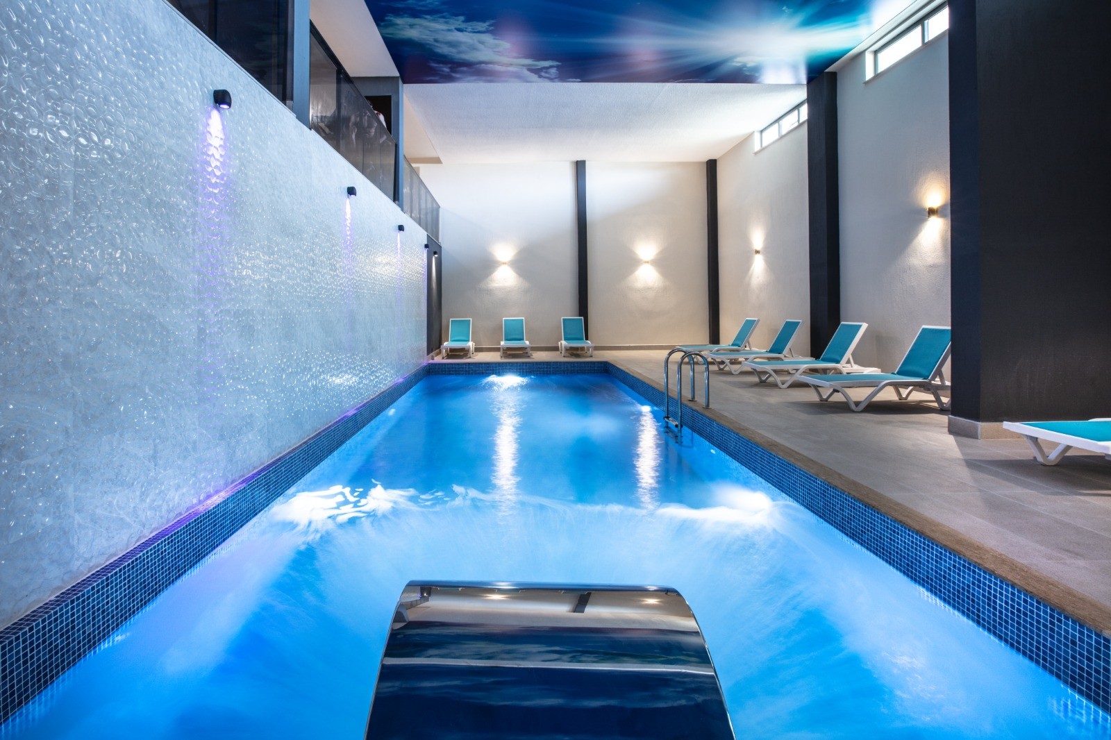 НОВАЯ КВАРТИРА 3+1 В КУШАДАСЫ.