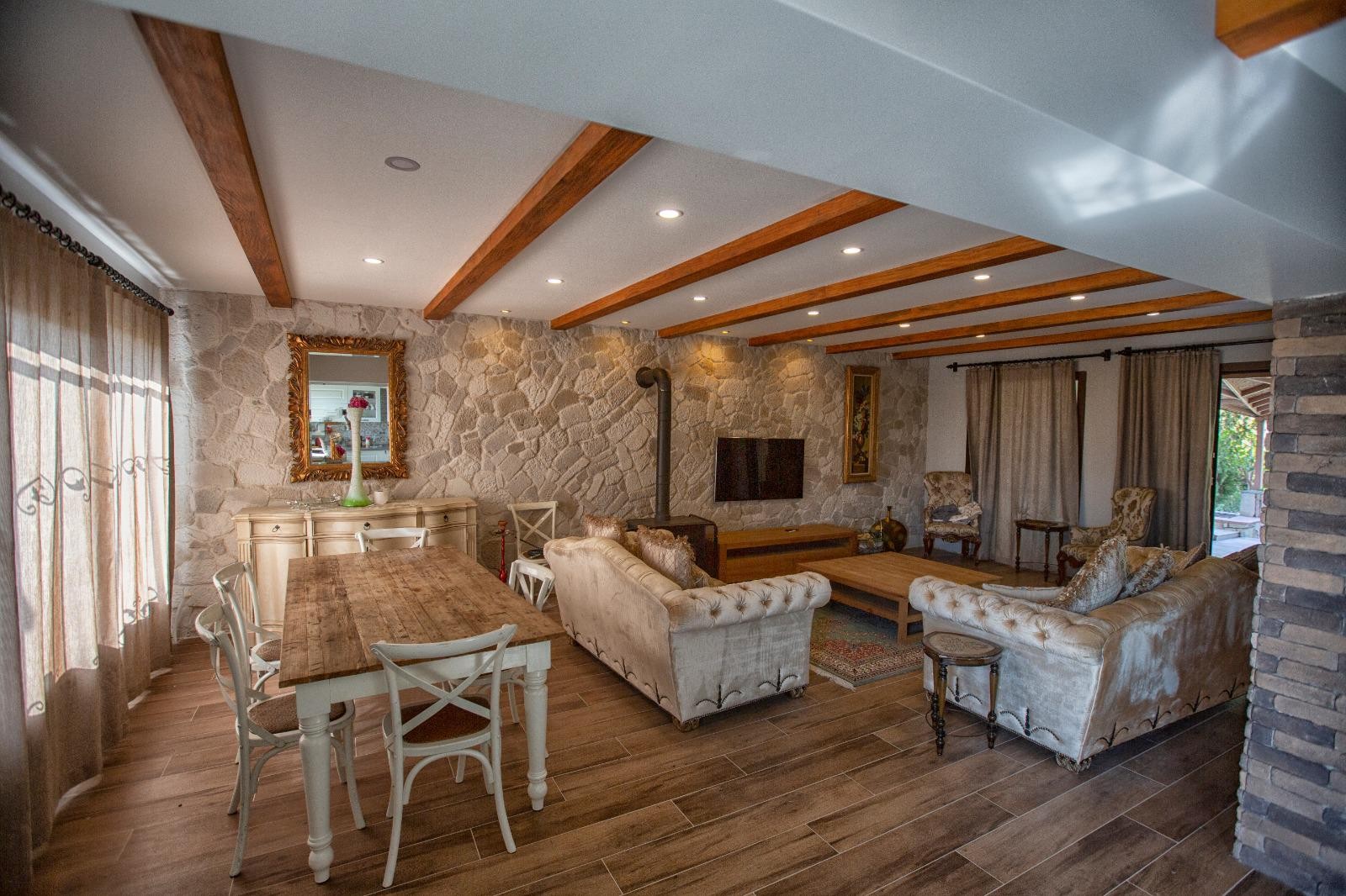 LUXURY FARM HOUSE ON PRIVATE LAND