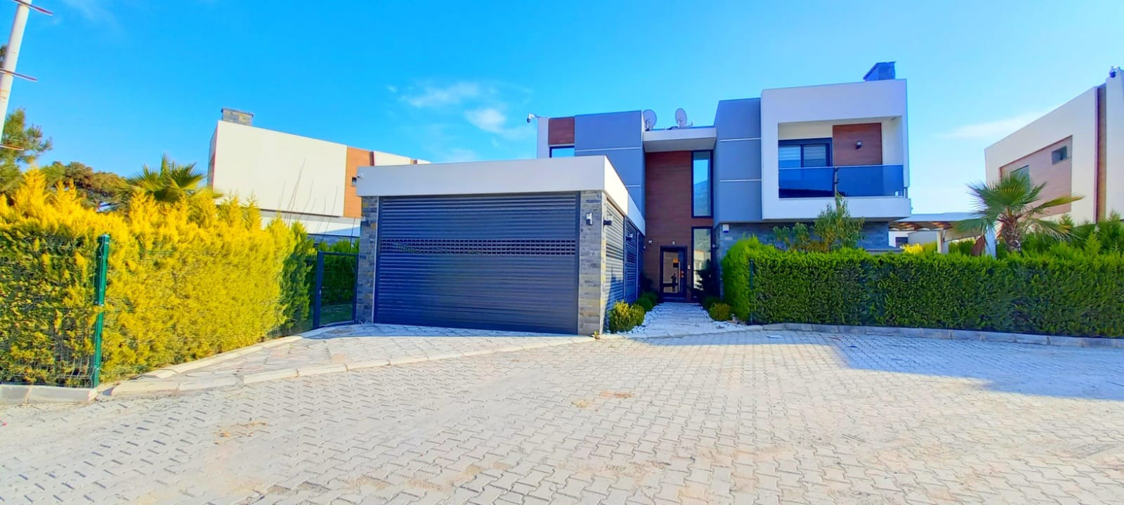 CLOSE TO THE CENTRUM LUXURY BRAND NEW VILLA