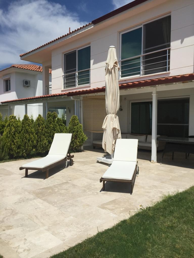 ВИЛЛА С ВИДОМ НА МОРЕ НА ПЕРВОЙ БЕРЕГОВОЙ ЛИНИИ В КУШАДАСЫ.