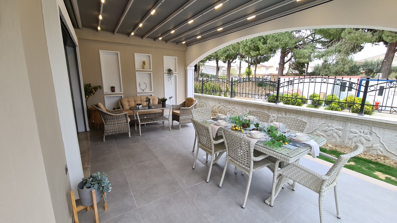 ОТДЕЛЬНАЯ ВИЛЛА НА ПЕРВОЙ БЕРЕГОВОЙ ЛИНИИ В РАЙОНЕ ДАВУТЛАР.