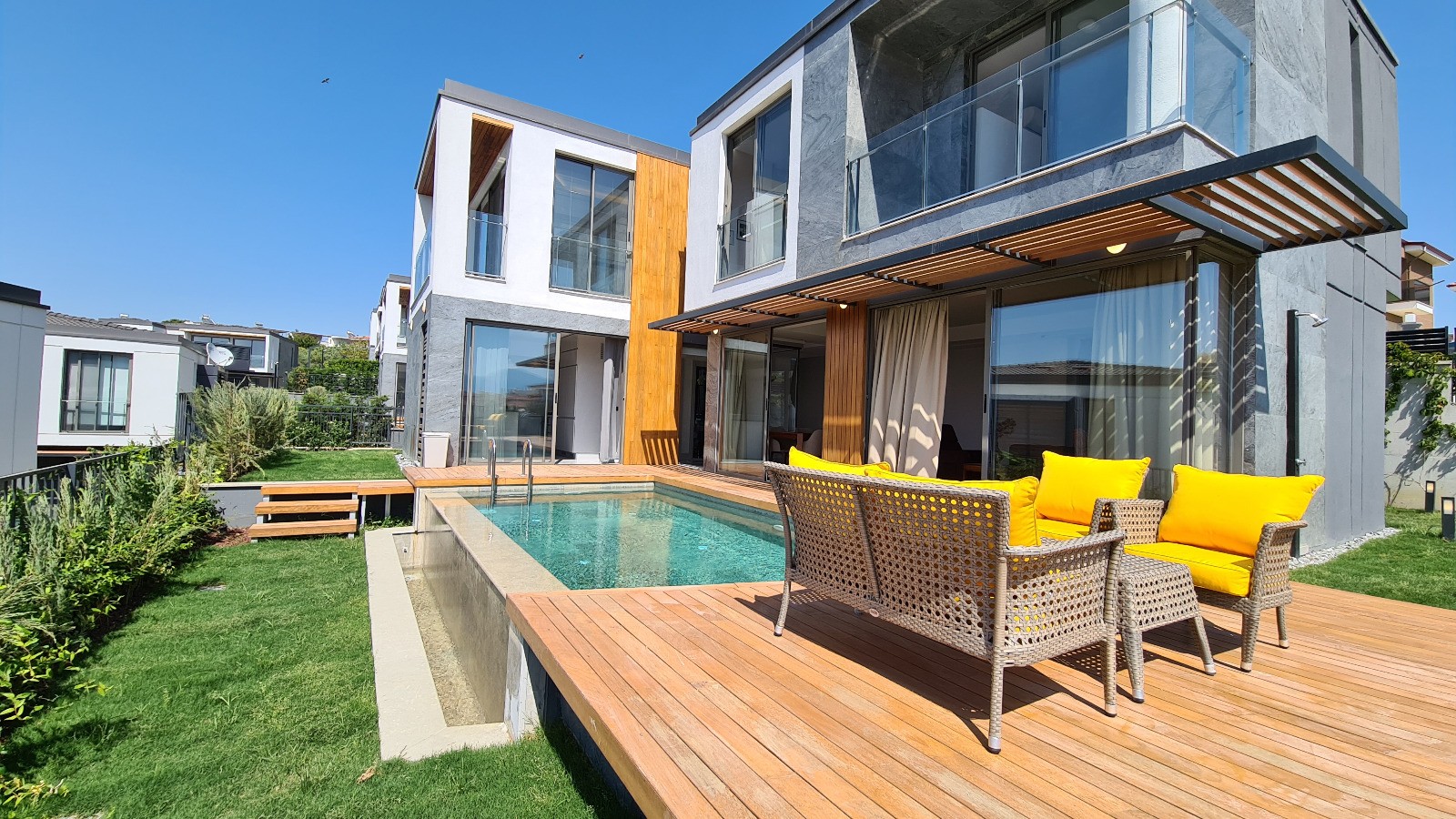 РОСКОШНАЯ ОТДЕЛЬНАЯ ВИЛЛА С ЧАСТНЫМ БАССЕЙНОМ В КУШАДАСЫ.