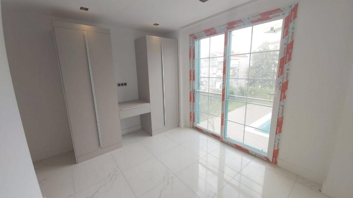 NATURAL STONE ARCHITECTURE 1 BEDROOM RESIDENCE WITH NICE SEAVIEW AT MARINA LOCATION