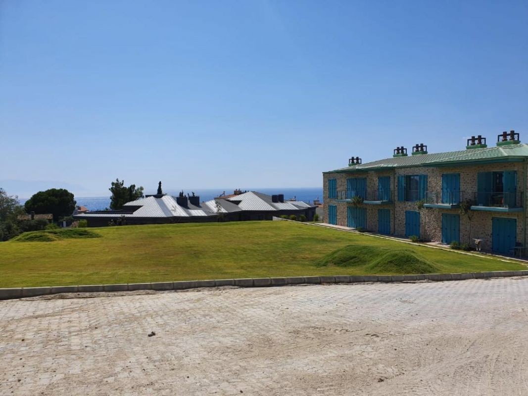 NATURAL STONE ARCHITECTURE 1 BEDROOM RESIDENCE WITH NICE SEAVIEW AT MARINA LOCATION