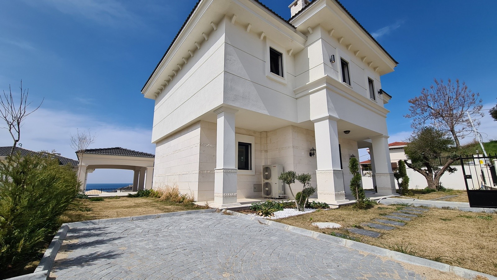 4 Bedroom Brand New Detached Villas for Sale in Kusadasi