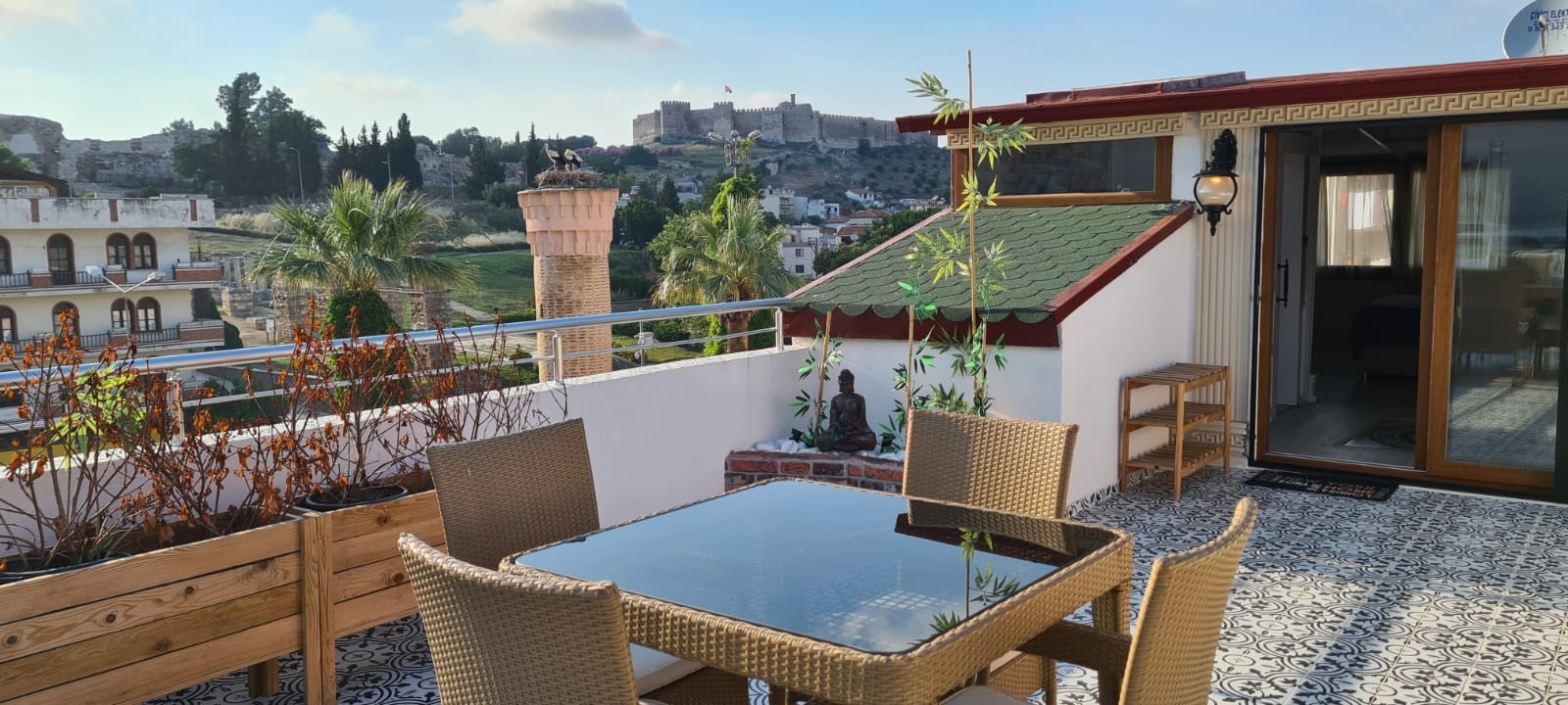 An unusual Rooftop Duplex in the very heart of Selçuk, Very Close to ...