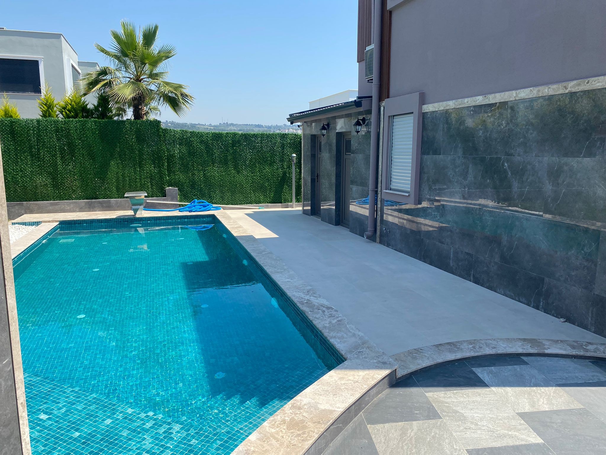 РОСКОШНАЯ ОТДЕЛЬНАЯ ВИЛЛА С ВИДОМ НА МОРЕ В КУШАДАСЫ.