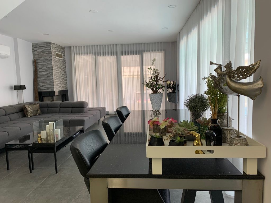 Close to the sea, with private parking, and near the city center, a magnificent villa is for sale.