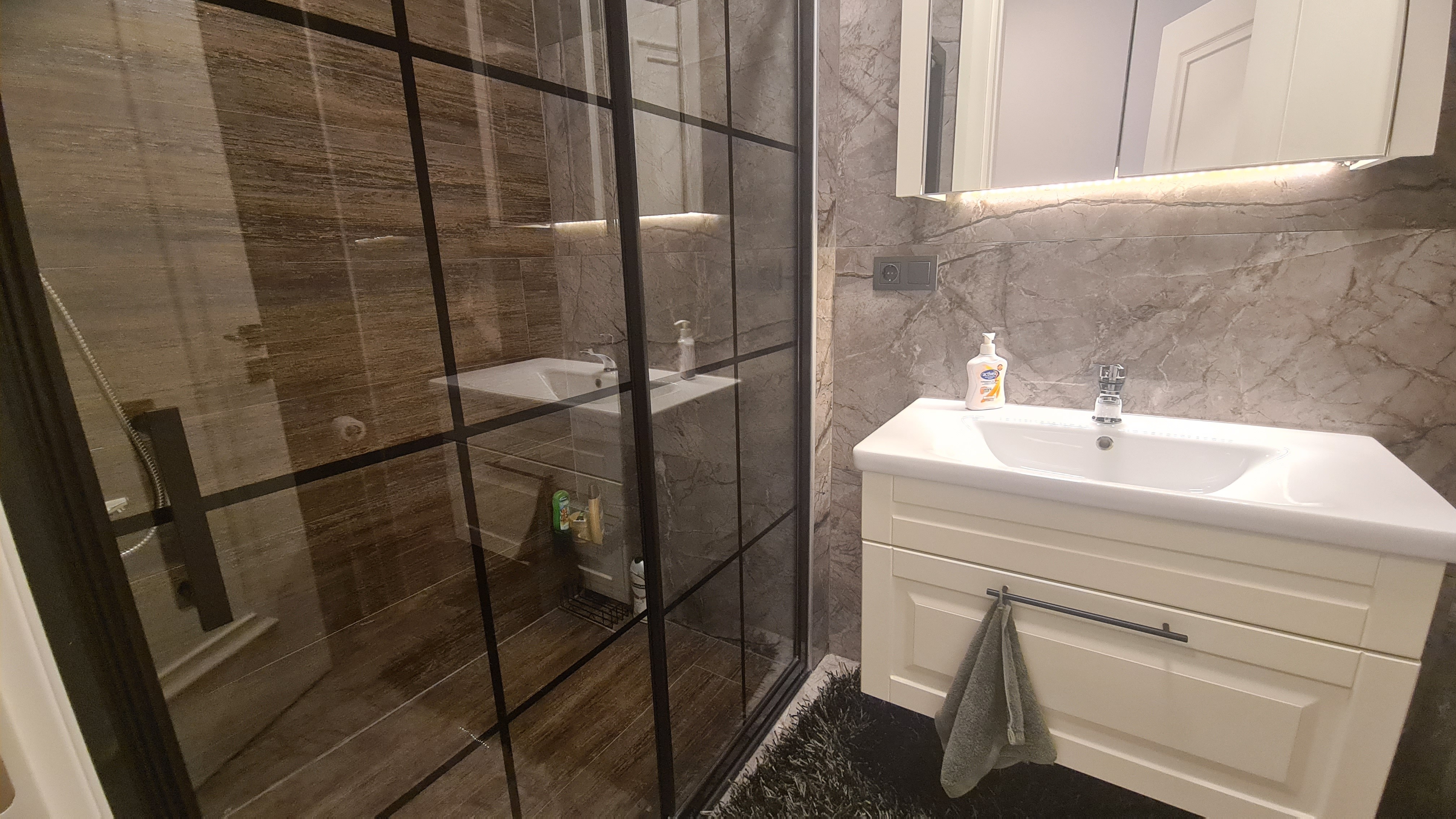 Exceptional Apartment Offering Modern Comfort and Luxury with Pool, 2 Bedrooms, and Balcony