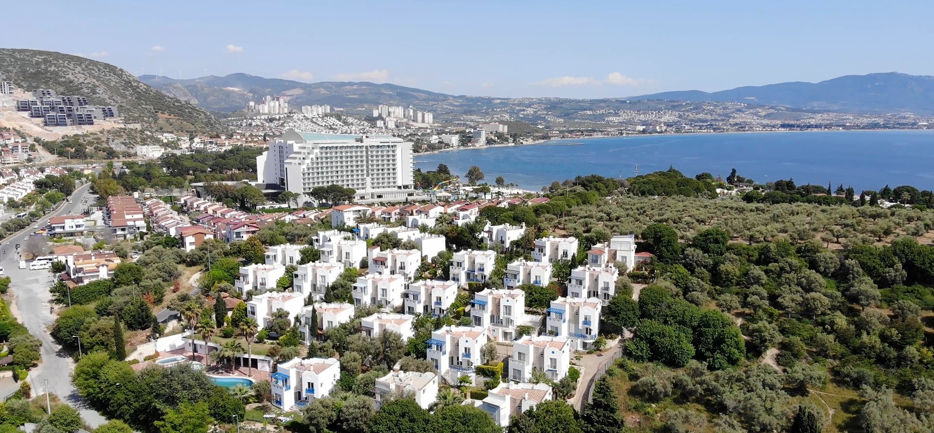 Spectacular Villa For Sale : Spacious Interior, Stunning Terrace, and Proximity to the Sea