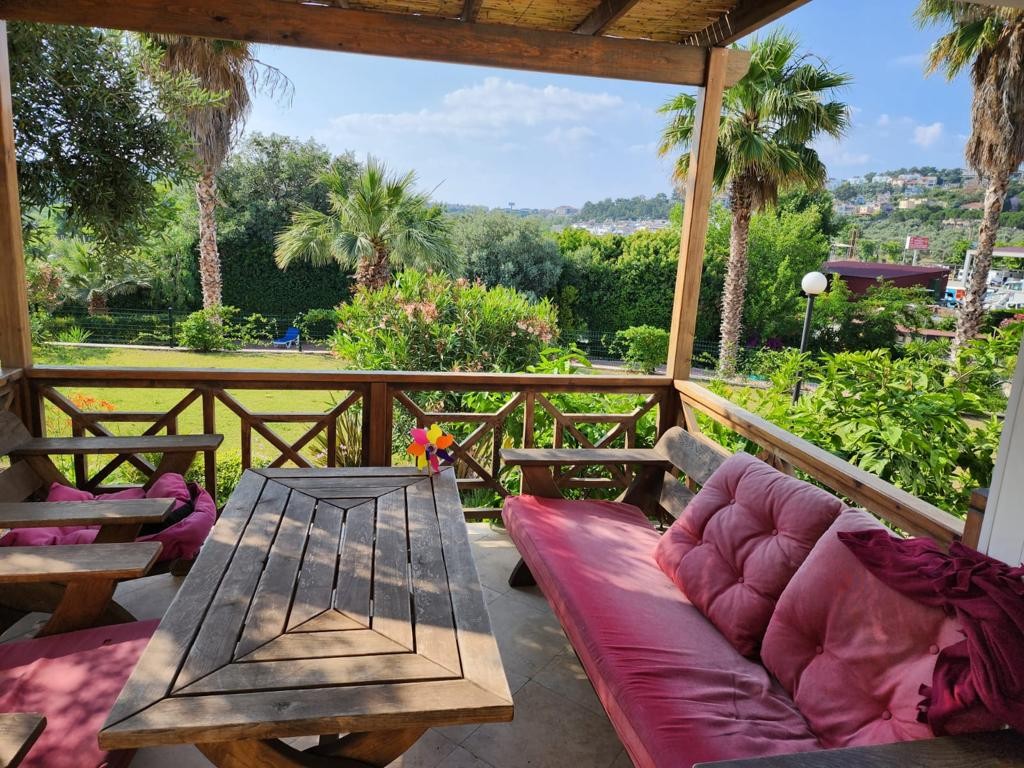 Spectacular Villa For Sale : Spacious Interior, Stunning Terrace, and Proximity to the Sea