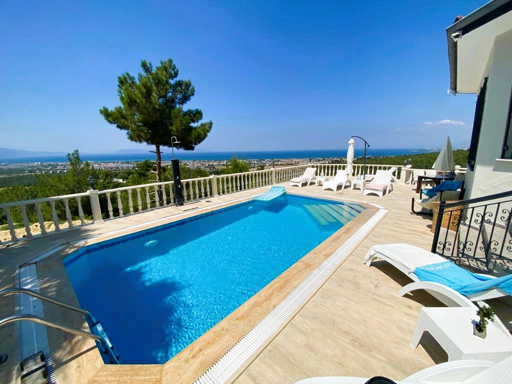 РОСКОШНАЯ ОТДЕЛЬНАЯ ВИЛЛА С ВИДОМ НА МОРЕ И ЧАСТНЫМ БАССЕЙНОМ В КУШАДАСЫ.