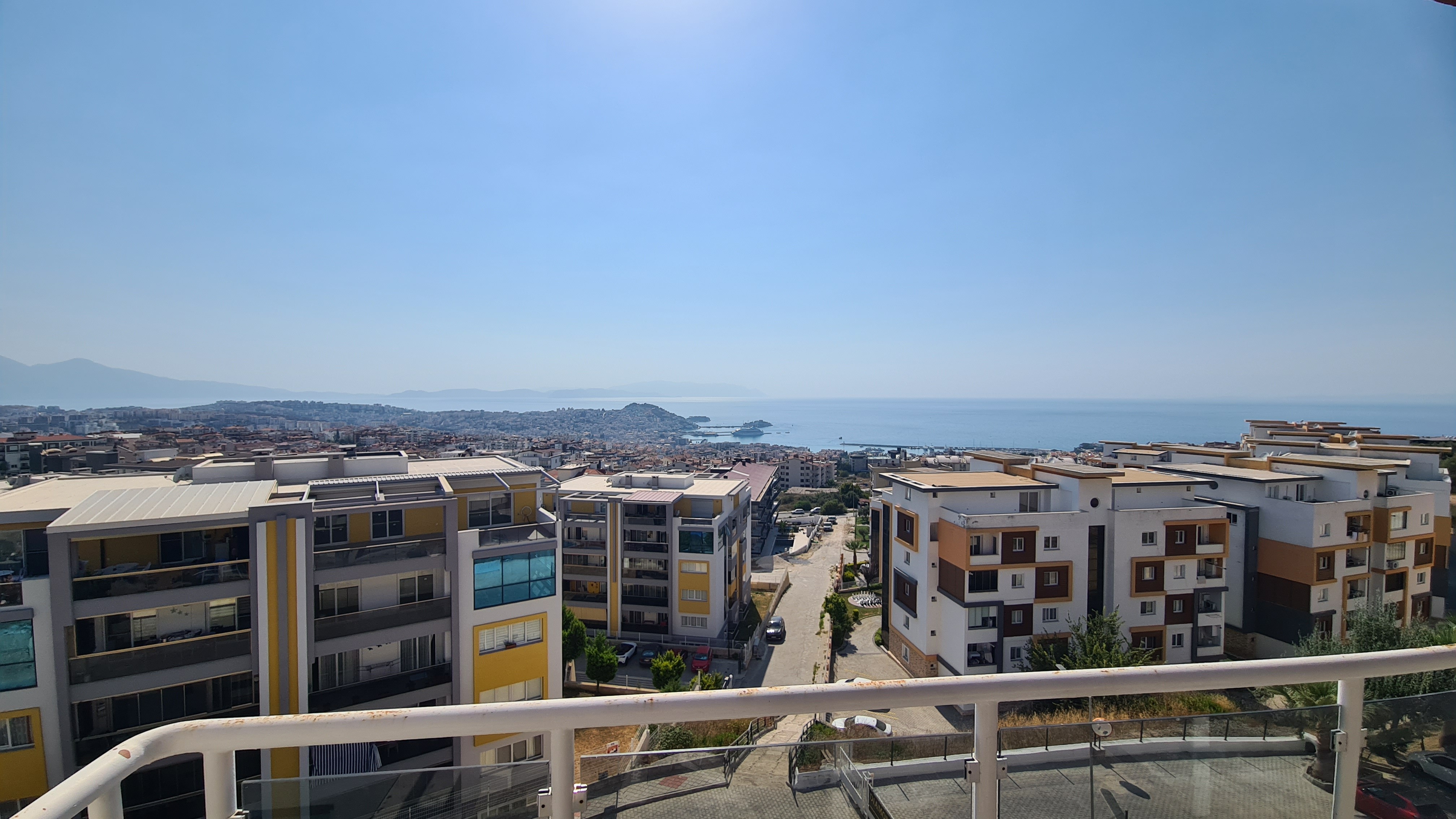 Fully furnished 3+1 flat with full sea view in the Aegean neighborhood