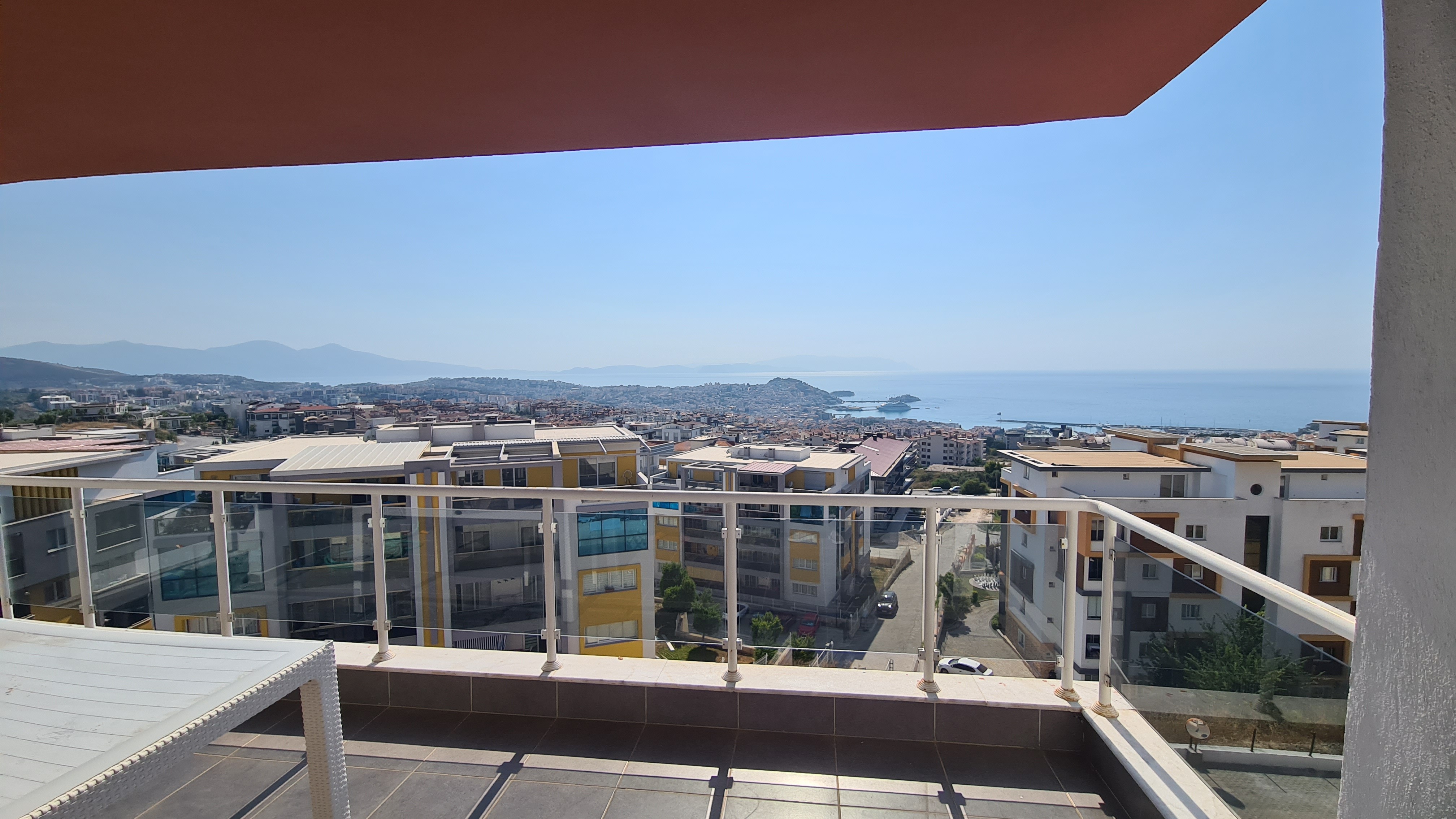 Fully furnished 3+1 flat with full sea view in the Aegean neighborhood