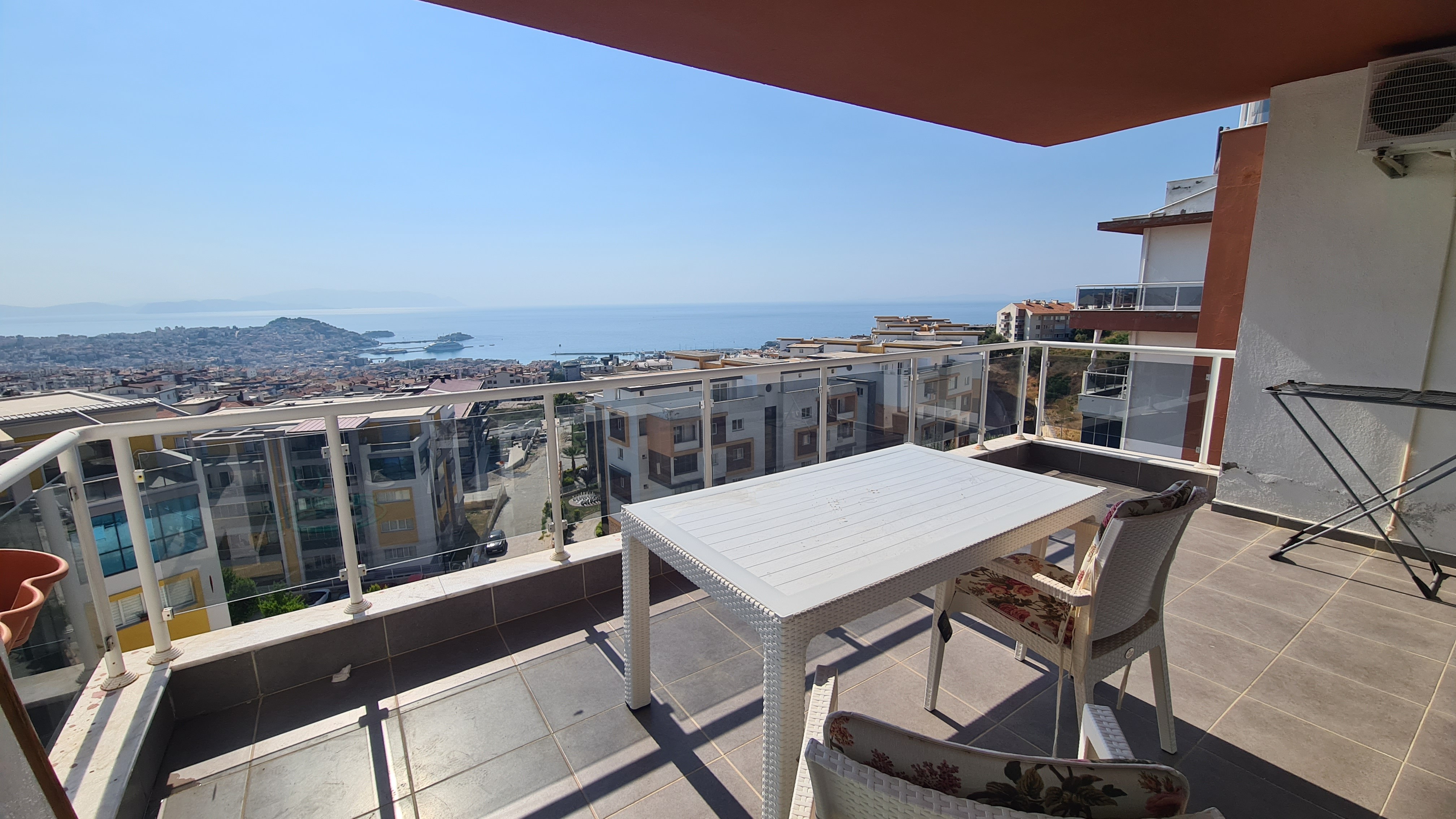 Fully furnished 3+1 flat with full sea view in the Aegean neighborhood