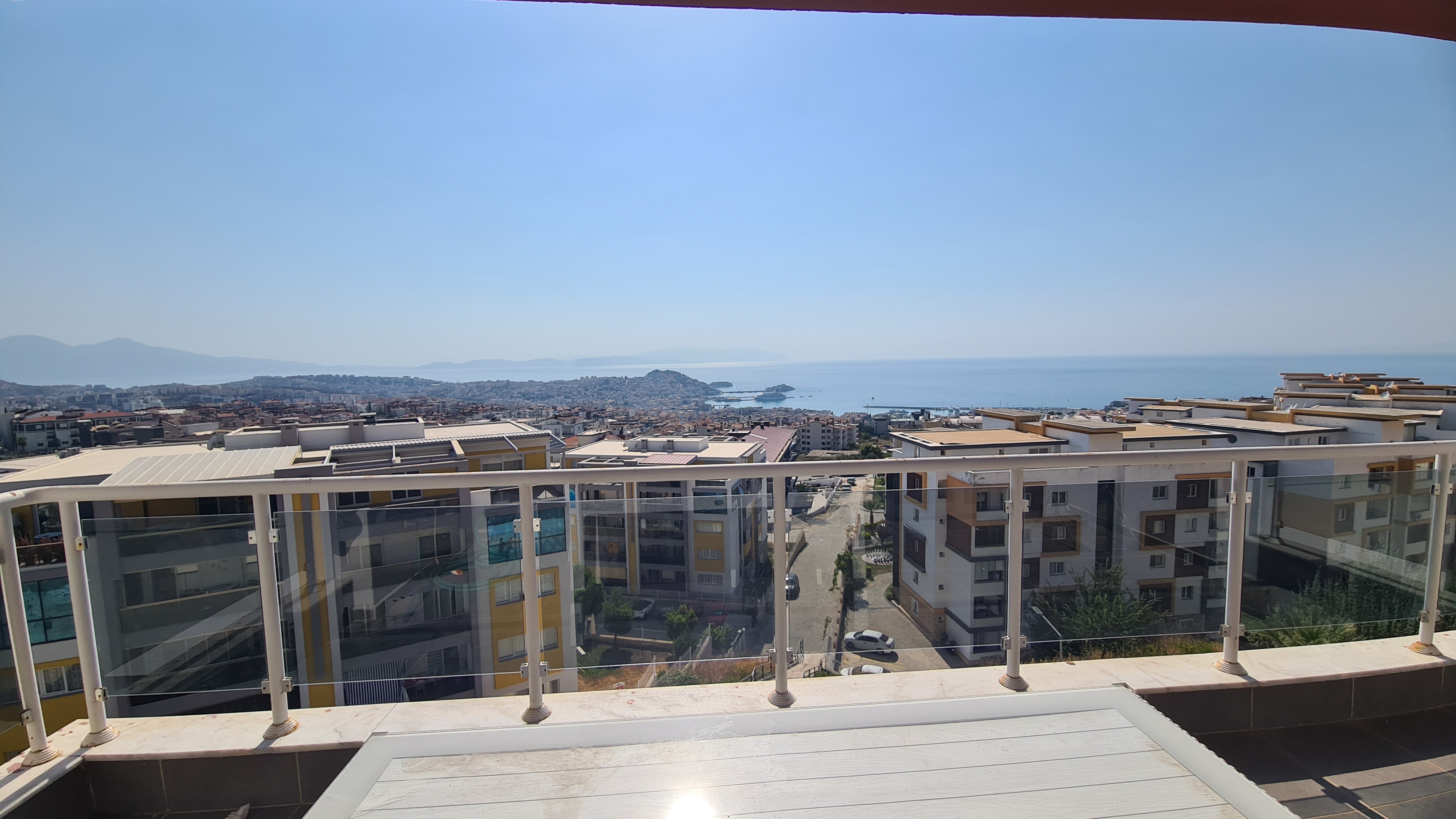 Fully furnished 3+1 flat with full sea view in the Aegean neighborhood