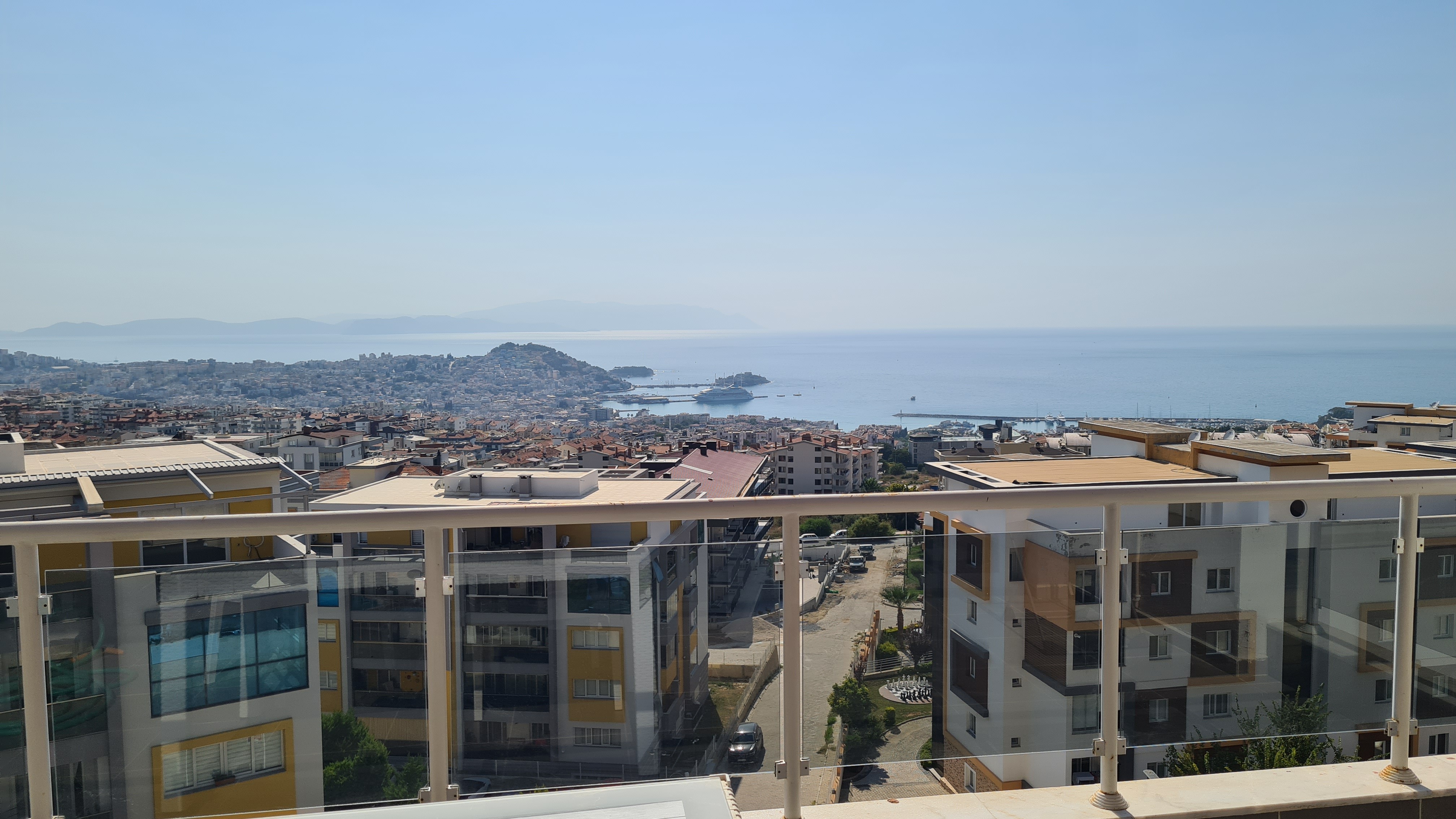 Fully furnished 3+1 flat with full sea view in the Aegean neighborhood