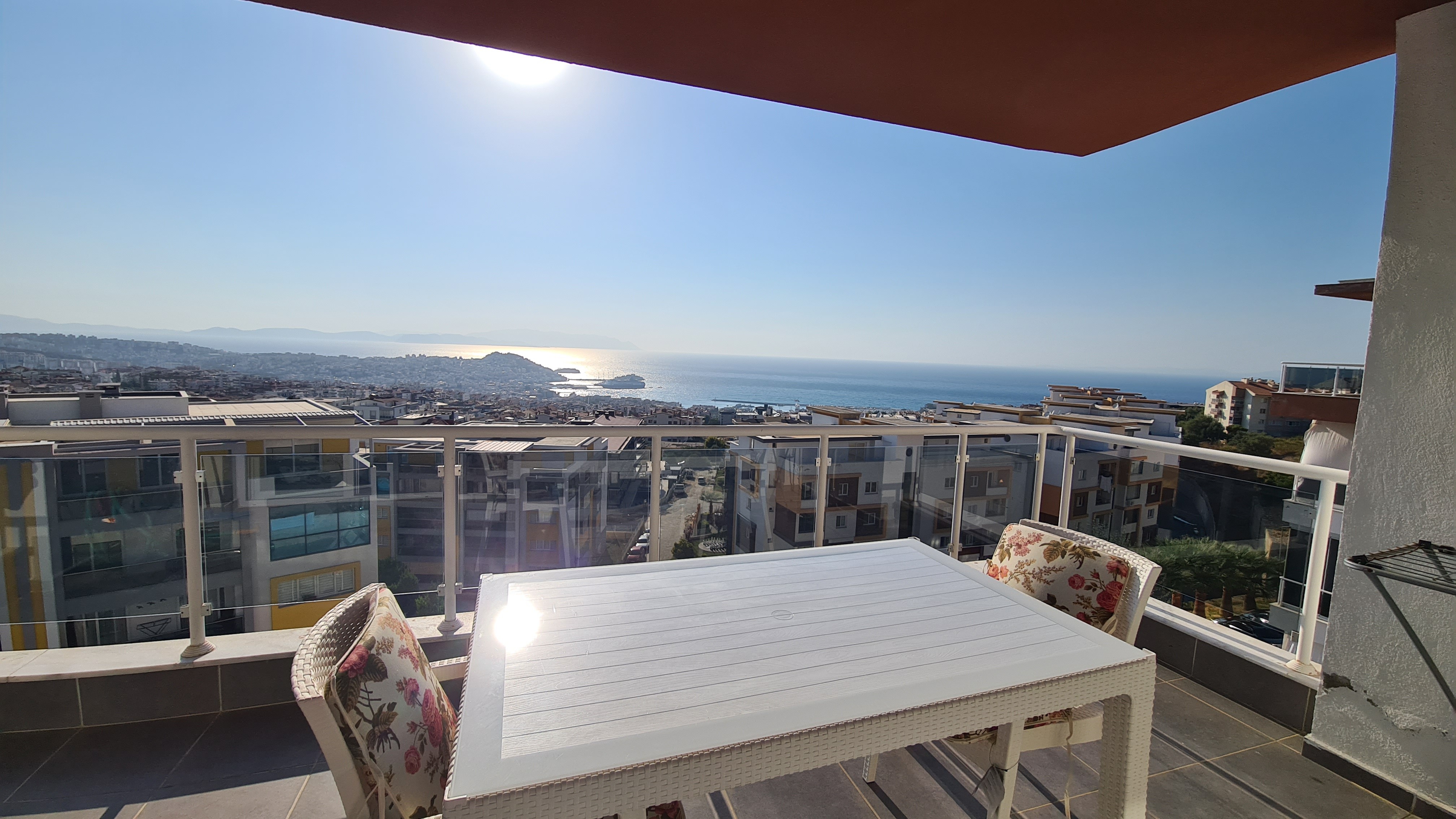 Fully furnished 3+1 flat with full sea view in the Aegean neighborhood
